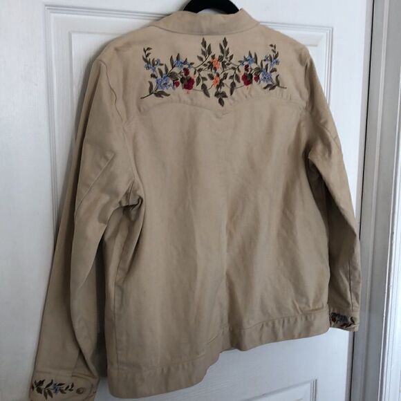 Susan Graver Women’s L beautiful jacket with floral embroidery ~ Cottagecore - Picture 4 of 13